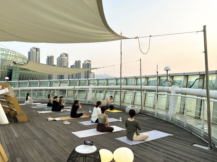 [서울=뉴시스] 아영FBC 무드요가 클래스 모습.(사진=아영FBC 제공) *재판매 및 DB 금지