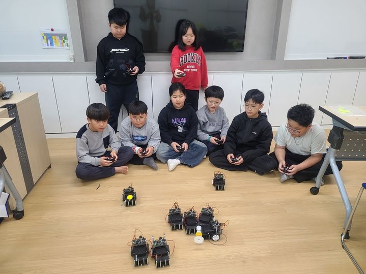 [안동=뉴시스] 상주 모서초등학교 늘봄교실 활동. 본 기사와 직접 관련 없음. (사진=경북교육청 제공) 2025.05.12 photo@newsis.com *재판매 및 DB 금지