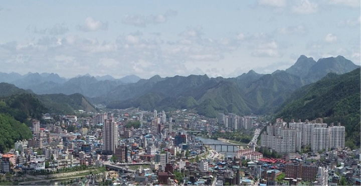 [홍천=뉴시스] 12일 홍천군(군수 신영재)은 총 8757억 원 규모의 2025년도 제1회 추가경정예산을 군의회 심의를 거쳐 확정했다 고 밝혔다. 홍천구군 제공. *재판매 및 DB 금지