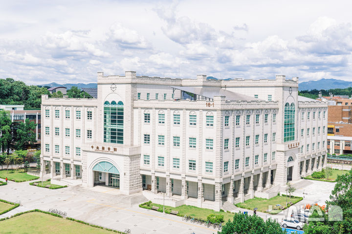 [전주=뉴시스]윤난슬 기자 = 전북대학교 중앙도서관.(사진=전북대 제공) 