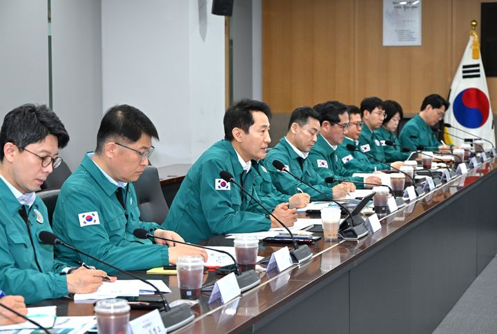 [서울=뉴시스] 오세훈 서울시장이 12일 오전 열린 '2025 풍수해 안전대책 추진현황 보고회'에서 모두발언 하고 있다. 2025.05.12 (사진 제공=서울시) photo@newsis.com *재판매 및 DB 금지