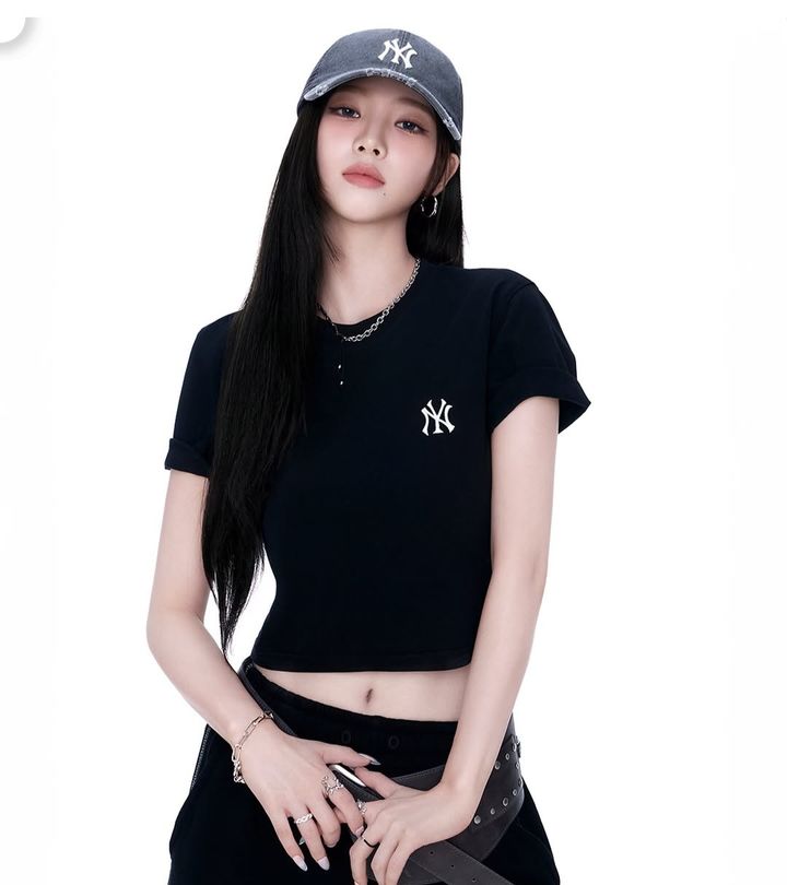 [서울=뉴시스] 12일 패션업계에 따르면 MLB는 최근 KPOP(케이팝) 걸그룹 '에스파'의 멤버 카리나를 앰버서더로 발탁했다. (사진=MLB코리아 SNS 캡처) *재판매 및 DB 금지