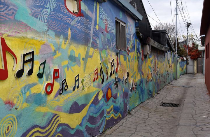 [울산=뉴시스] 울산 남구 야음동 신화마을 골목길에 그려진 담장벽화. (사진=뉴시스DB) photo@newsis.com *재판매 및 DB 금지