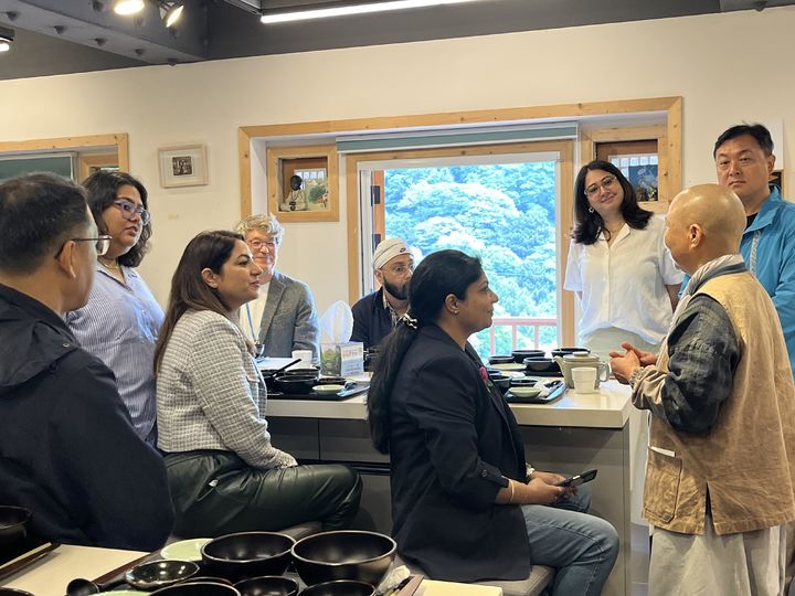 전남 사찰음식 체험하는 인도 미디어·여행사 관계자들. (사진=전남도 제공)&nbsp; *재판매 및 DB 금지