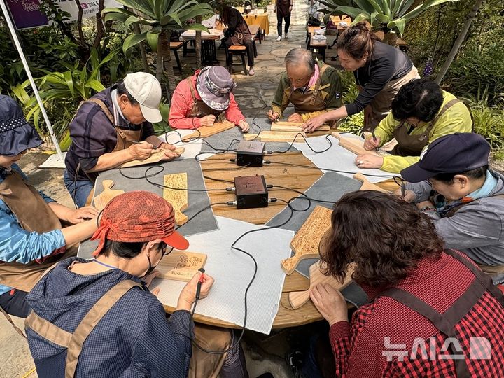 [경기광주=뉴시스] 광주시가 경증 치매 어르신 대상으로 '치유농업 프로그램'을 운영한다 (사진=광주시 제공) 2025.05.12.photo@newsis.com
