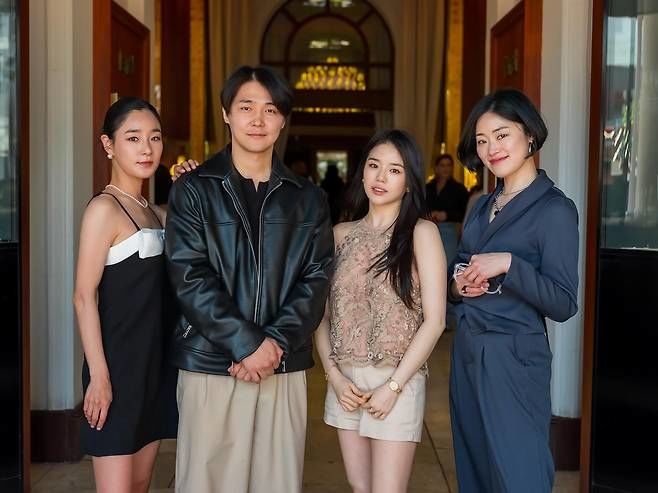 [서울=뉴시스] 왼쪽부터 이가경, 조창근 감독, 조혜정, 김윤정. (사진=인스타그램 캡처) 2025.05.12. photo@newsis.com *재판매 및 DB 금지