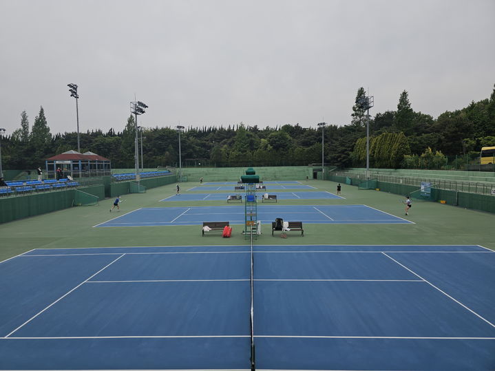 [창원=뉴시스] 강경국 기자 = 경남 창원시립테니스장에서 2025 ITF 창원 국제여자테니스 투어대회가 11일 개막했다. (사진=창원시청 제공). 2025.05.12. photo@newsis.com *재판매 및 DB 금지