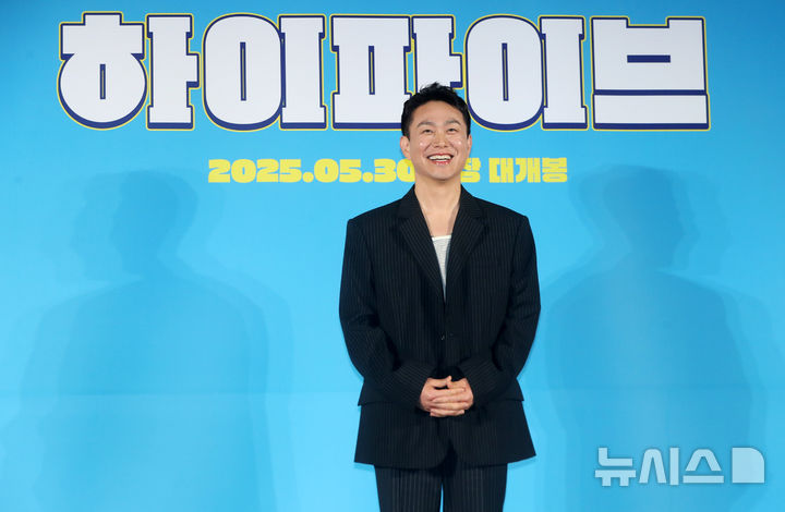 [서울=뉴시스] 김혜진 기자 = 배우 오정세가 12일 오전 서울 광진구 롯데시네마 건대입구에서 열린 영화 '하이파이브'(감독 강형철) 제작보고회에서 포즈를 취하고 있다. 2025.05.12. jini@newsis.com