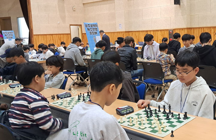 [광주=뉴시스] 광주시 체스연맹 회장배 체스대회. (사진=광주 북구청소년수련관 제공). photo@newsis.com *재판매 및 DB 금지