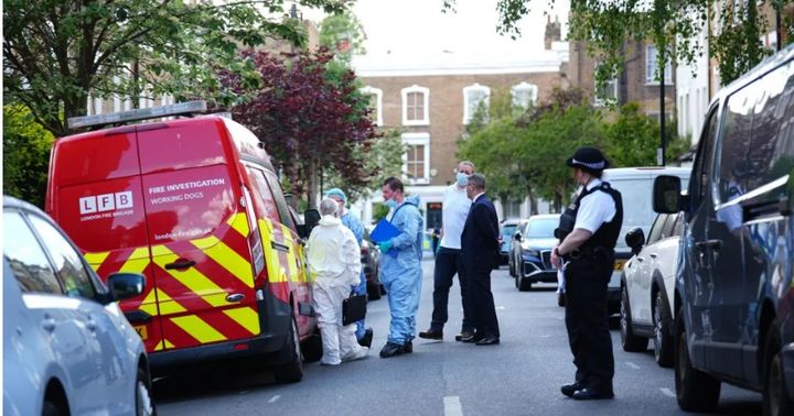 12일 화재가 발생한 영국 키어 스타머 총리 사저주변에 런던 소방대의 차량이 서있다.(출처: BBC) 2025.05.13. *재판매 및 DB 금지