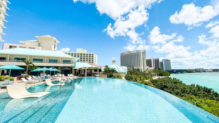 [서울=뉴시스] 롯데호텔 괌 야외 수영장 모습.(사진=롯데호텔 제공) *재판매 및 DB 금지