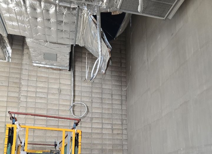 [인천=뉴시스] 인처 남동구 대형마트 공사현장에서 발생한 사고 현장 모습. (사진=인천소방본부 제공) 2025.05.13. photo@newsis.com *재판매 및 DB 금지