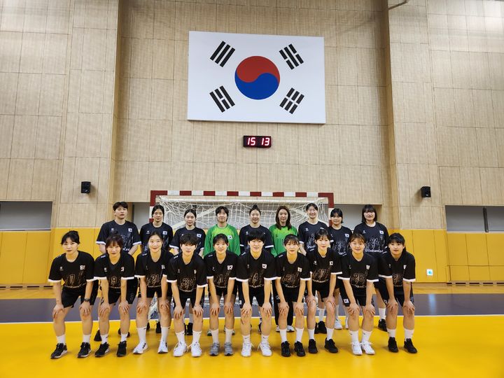 [서울=뉴시스] 여자 핸드볼 국가대표팀 단체 사진. (사진=대한핸드볼협회 제공) *재판매 및 DB 금지