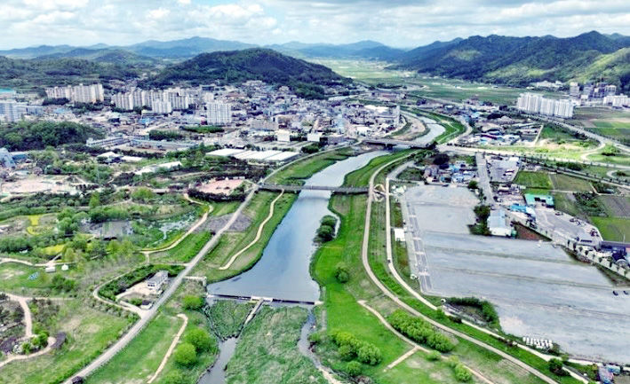 [함평=뉴시스] 전남 함평군 함평천. (사진=함평군 제공) photo@newsis.com *재판매 및 DB 금지