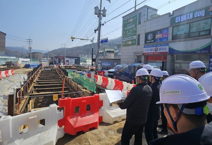 [수원=뉴시스] 현장 점검 모습. (사진=경기도 제공) 2025.05.13. photo@newsis.com *재판매 및 DB 금지