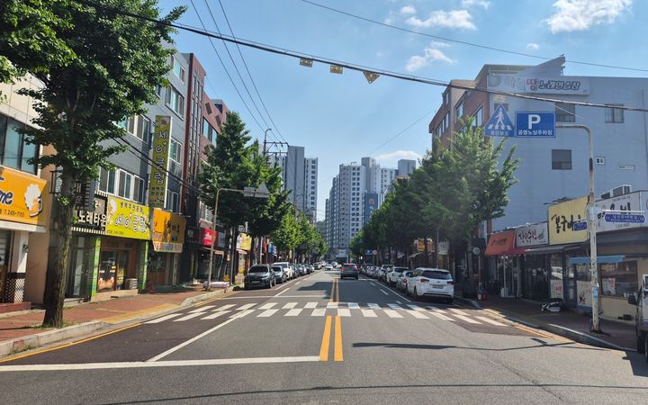 [울산=뉴시스] 울산 남구 어은로 일원에 조성된 노상공영주차장 전경. (사진=울산 남구 제공) photo@newsis.com *재판매 및 DB 금지