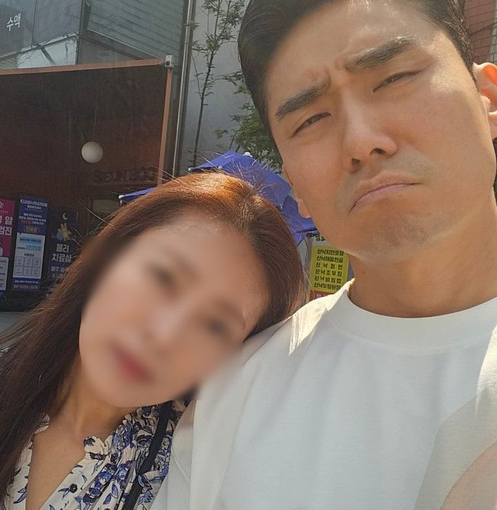 [서울=뉴시스] 개그맨 이정수가 아내의 갑작스러운 건강 문제에 놀랐다. (사진=이정수 인스타그램 캡처) 2025.05.13 photo@newsis.com&nbsp;&nbsp; *재판매 및 DB 금지