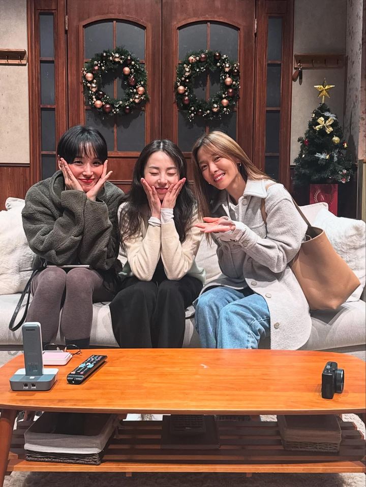 [서울=뉴시스] 왼쪽부터 김예랑, 안소희, 선예. (사진=인스타그램 캡처) 2025.05.13. photo@newsis.com *재판매 및 DB 금지