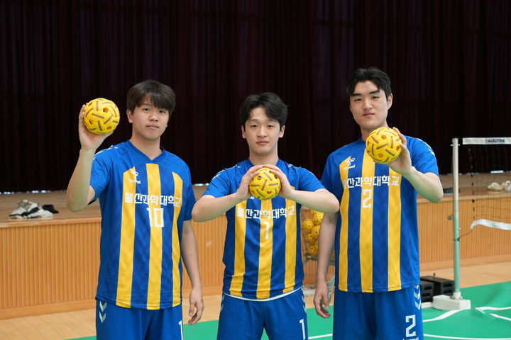 [울산=뉴시스] 구미현 기자 = 울산과학대 스포츠재활학부 신현진, 이경수, 이지성 학생. (사진=울산과학대 제공) photo@newsis.com *재판매 및 DB 금지