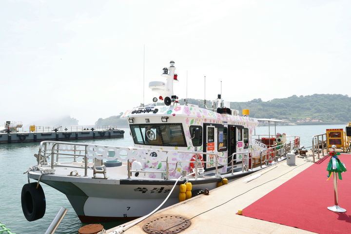 [고흥=뉴시스] 13일 취항한 고흥군 쑥섬 도선 2호. (사진=고흥군 제공) 2025.05.13. photo@newsis.com *재판매 및 DB 금지