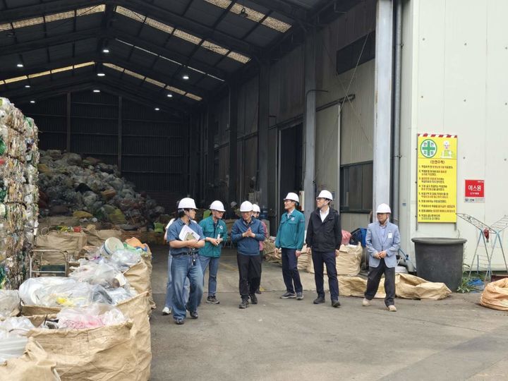 [산청=뉴시스] 산청군 행안부 예방정책국 워케이션 실시 (사진=산청군 제공) 2025. 05. 14. photo@newsis.com *재판매 및 DB 금지