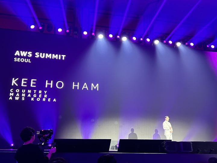 함기호 AWS 코리아 대표가 서울 강남구 코엑스에서 열린 'AWS서밋 서울'애서 기조연설하고 있다.(사진=송혜리 기자)" *재판매 및 DB 금지
