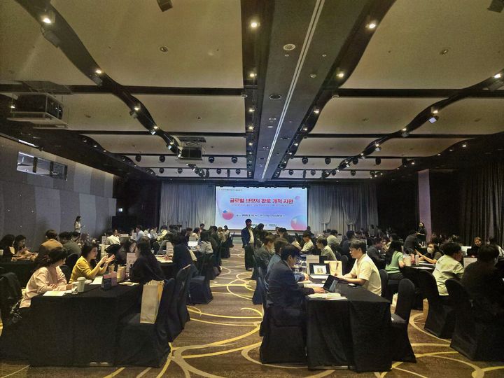 [수원=뉴시스] 2025 글로벌 브릿지 판로개척 지원 수출상담회. (사진=경기도 제공) 2025.05.14. photo@newsis.com *재판매 및 DB 금지