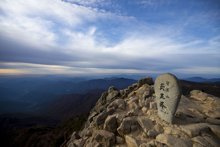 [산청=뉴시스] 산청 지리산 천왕봉 (사진=산청군 제공) 2025. 05. 14. photo@newsis.com&nbsp; *재판매 및 DB 금지