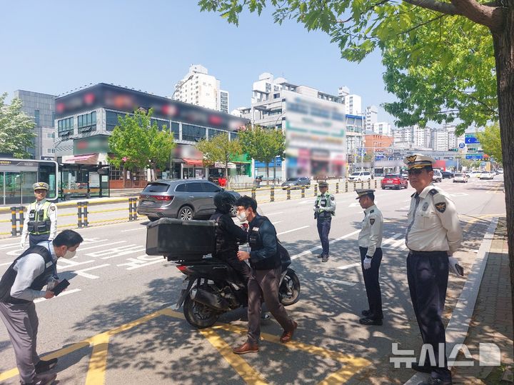 [동두천=뉴시스] 단속 현장. (사진=동두천경찰서 제공) 2025.05.14 photo@newsis.com