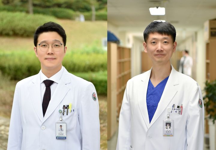 [화순=뉴시스] 변재훈 기자 = 화순전남대학교병원은 소화기내과 (사진 왼쪽부터) 오형훈·김제성 교수가 국제 학술대회에서 탁월한 연구 성과를 인정받아 수상의 영예를 안았다고 14일 밝혔다. (사진=화순전남대병원 제공) 2025.05.14. photo@newsis.com *재판매 및 DB 금지