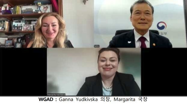 [서울=뉴시스]김영호 통일부 장관이 13일 유엔인권이사회 자의적 구금에 관한 실무그룹(WGAD)의 한나 유드키우스카 의장과 화상회의 중인 모습. (사진=통일부 제공) 2025.05.14. *재판매 및 DB 금지