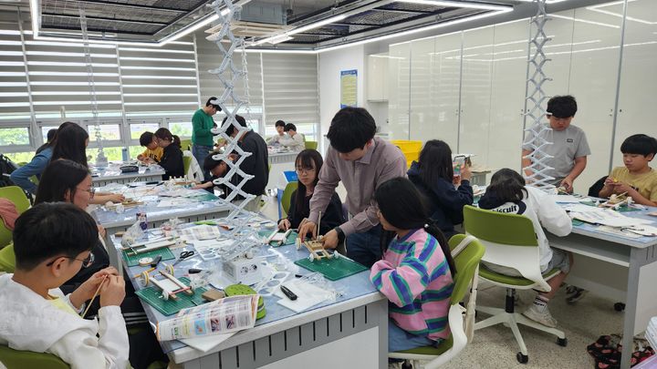 [진주=뉴시스]경남과학교육원, 2025 초등 발명정규과정.(사진=경남과학교육원 제공).2025.05.14.photo@newsis.com *재판매 및 DB 금지