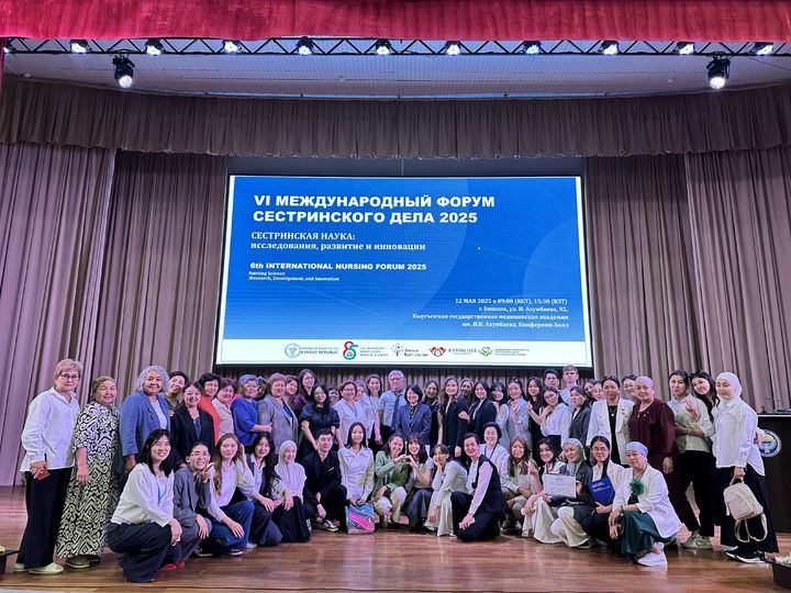  '제6회 국제간호포럼' 주요 참가자들이 단체 사진을 촬영하고 있다. (사진=경희대 제공) *재판매 및 DB 금지