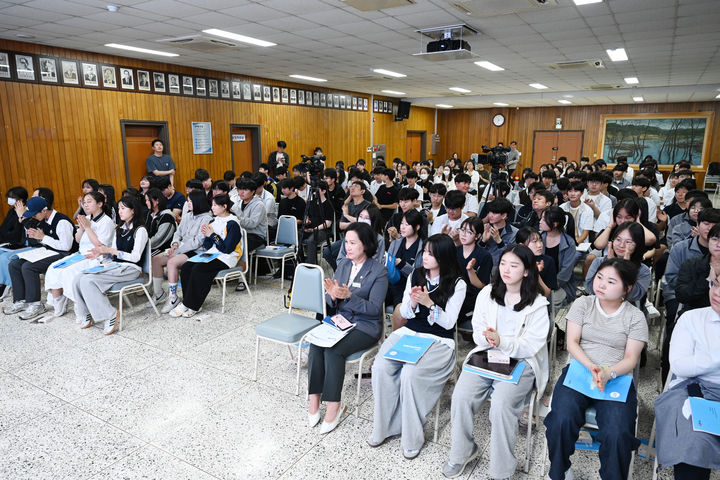 [창녕=뉴시스] EBS 학습전략 설명회를 개최하고 있다. (사진= 창녕군 제공) 2025.05.14. photo@newsis.com&nbsp; *재판매 및 DB 금지