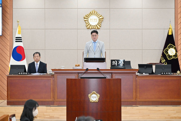 [울산=뉴시스] 구미현 기자 =울산 중구의회는 14일 본회의장에서 제273회 임시회 제1차 본회의를 열고 8일간의 의사일정에 돌입했다. (사진=울산 중구의회 제공) 2025.05.14. photo@newsis.com *재판매 및 DB 금지
