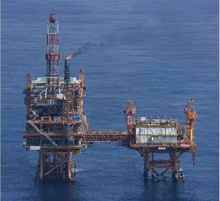 [서울=뉴시스] 2015년 3월에 관측된 중국이 동중국해의 중일 중간선 부근에 9번째로 설치한 구조물. (사진=일본 외무성 홈페이지 갈무리) *재판매 및 DB 금지