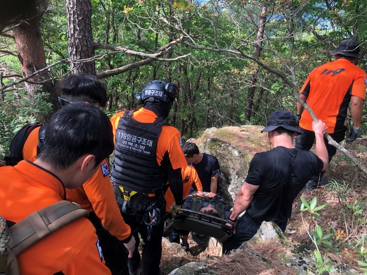 [안동=뉴시스] 산악사고. (사진=경북소방본부 제공) 2025.05.14. photo@newsis.com *재판매 및 DB 금지