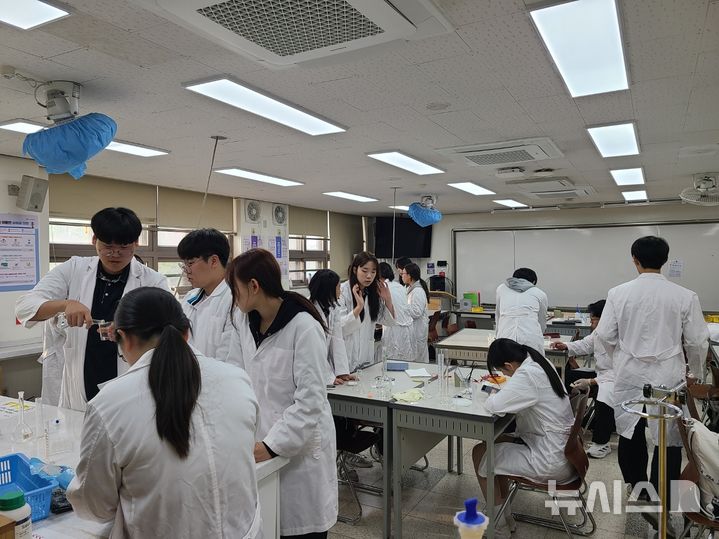 [용인=뉴시스]포곡고등학교, 창의 융합형 과학실험챌린지 행사(사진=용인교육지원청 제공)2025.05.14.photo@newsis.com
