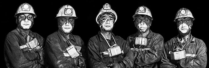 탄광의 광부들이 작업늘 마친 뒤 방진마스크를 벗은 모습.(사진=전제훈 작가 제공) *재판매 및 DB 금지