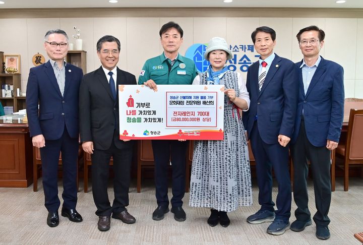  [청송=뉴시스] 산불 피해를 입은 청송군 이재민들을 위해 전자레인지 720대(8000만원 상당)를 기탁했다. (사진=청송군 제공) 2025.05.14. photo@newsis.com *재판매 및 DB 금지