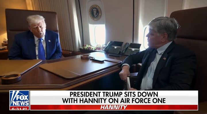 [서울=뉴시스] 도널드 트럼프 미국 대통령이 13일(현지 시간) 공개된 폭스뉴스 숀 해니티와 인터뷰에서 시진핑 중국 국가주석과 직접 무역 협정 최종 세부 사항을 조율할 수 있다고 가능성을 열어뒀다. (사진=폭스뉴스 갈무리) 2025.05.14. *재판매 및 DB 금지