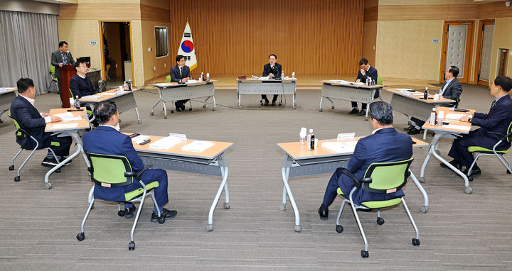 [괴산=뉴시스] 인구감소지역 시장·군수·구청장협의회 회의 모습. (사진=괴산군 제공) 2025.5.14. photo@newsis.com *재판매 및 DB 금지
