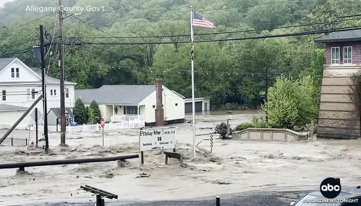 [서울=뉴시스] 미국 메릴랜드주에서 급작스러운 폭우로 인해 홍수가 발생했다. (사진=ABC뉴스 캡처) 2025.05.14. *재판매 및 DB 금지