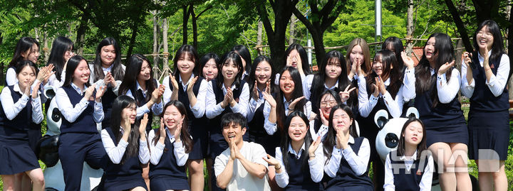 associate_pic3