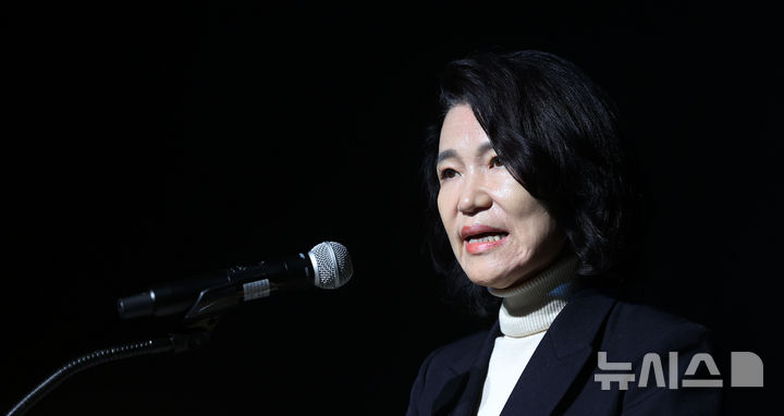 [서울=뉴시스] 홍효식 기자 = 이진숙 방송통신위원회 위원장이 14일 서울 성북구 성북미디어문화마루에서 열린 시청자미디어재단 창립 10주년 기념식에서 축사하고 있다. 2025.05.14. yesphoto@newsis.com