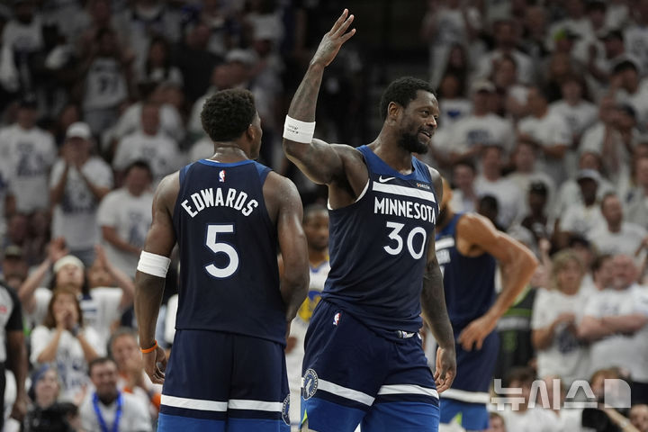 [미니애폴리스=AP/뉴시스] 미국프로농구(NBA) 미네소타 팀버울브스의 줄리어스 랜들. 2025.05.14.