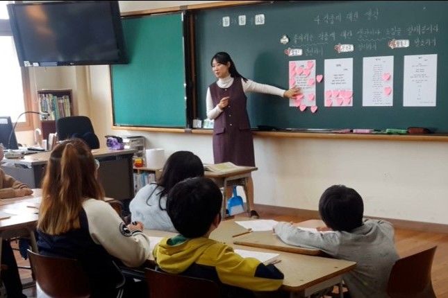 [대구=뉴시스] 대구 서구 평리동 비산초등학교에서 5학년 담임을 맡고 있는 박용미(39·여) 교사 사진. (사진=박용미 교사 제공) 2025.05.15. photo@newsis.com *재판매 및 DB 금지