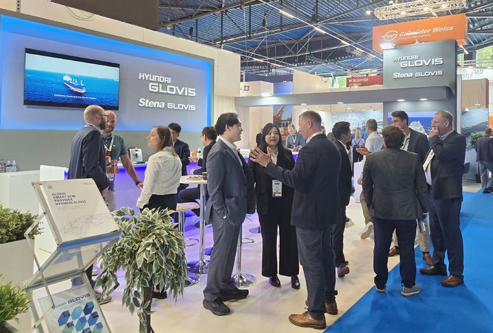 [서울=뉴시스] 현대글로비스가 13~15일(현지시간) 네덜란드 로테르담 아호이 컨벤션 센터에서 열린 브레이크벌크 유럽(BBE) 2025에 참가한 모습. (사진=현대글로비스) 2025.05.15 photo@newsis.com *재판매 및 DB 금지 *재판매 및 DB 금지