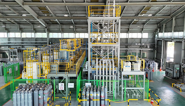 [부산=뉴시스] 동성화인텍 울산 영남공장 소화약제 냉매 회수정제 설비. (사진=동성화인텍 제공) 2025.05.15. photo@newsis.com *재판매 및 DB 금지