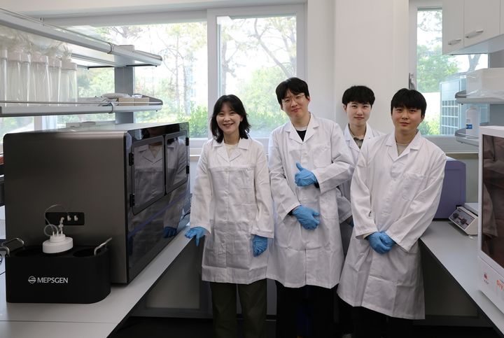 [서울=뉴시스] 프로멥스와 KAIST 안송이 교수 연구팀 (사진=멥스젠 제공) 2025.05.15. photo@newsis.com *재판매 및 DB 금지